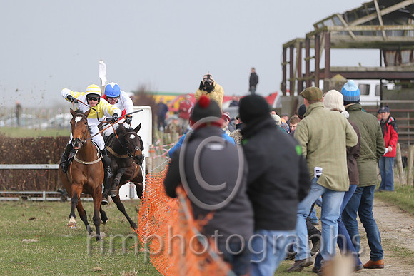 01st Josh's Sister ( 10 )  R James - Trainer: Donnchadh Doyle - yellow  white qtrd squeezes out 02nd Oneforthenure ( 12 )  N McParlan - Trainer: Graham McKeever - red and white qtrd