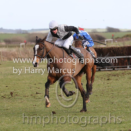 01 Ballyarthur  Derek O'Connor - Trainer : Colin S McKeever, Black and white qtrd