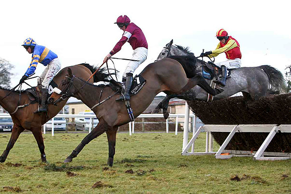 Gates of Rome (7) Fell, Jockey D N Russell- FT8E9963-e