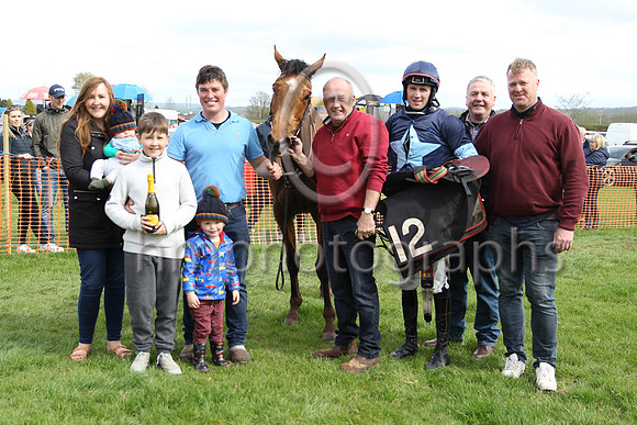 01st SHECOULDBEANYTHING and D G Lavery ( 12 , NAVY,light blue star; navy sleeves,light blue armlet; navy cap,light blue star ) Trainer: Patrick Eugene Turley,, Owner : Declan Lavery