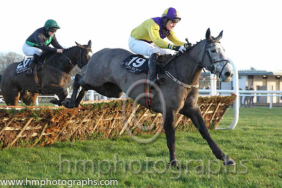 10 Without Wings & Miss R Blackmore - 10th (20, black, emerald green sash) & 09 Whinstone Dani & R P Treacy - 9th (19, purple and yellow diabolo) - CU2D9840-58