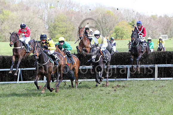 DreamsOfTheTheatre (13 white and yellow qtrs) & B O'Neill - winner - FT8E2206-e