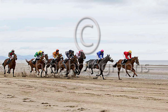 Smoky Cloud in the lead, Winner, Jockey D E Mullins -FT8E4091-e2