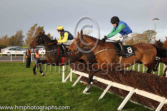 01st Realt Mor and K M Donoghue ( 1 , black, yellow diamond ) Trainer - G Elliott , Owner - Mrs P Sloan