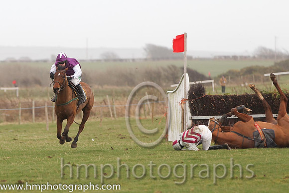 01 Patsy's Benefit & J P McKeown - Winners (7, purple, white sleeves) & 08 South Circle & Ms R Blackmore - Fell (5, grey, maroon chevrons) - FT8E3214-55