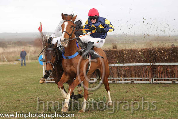 07th UR Ballycross ( 2 )  Derek O'Connor - Trainer: Colin S McKeever - black  white qtrd and 01st Bidasse ( 6 )  B O'Neill - Trainer: Colin Bowe - green, red and green stripes sleeves