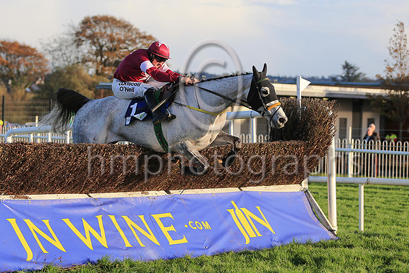 01st Disco and Sean Flanagan (1,maroon, white star, maroon cap, shite star) Trainer NoelMeade Owner Gigginstown House Stud