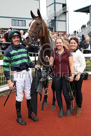 1st Minnie Dahill and R Walsh ( 10 , dark blue and emerald green hoops ) Trainer - T M Walsh , Owner - Micheal D Ryan