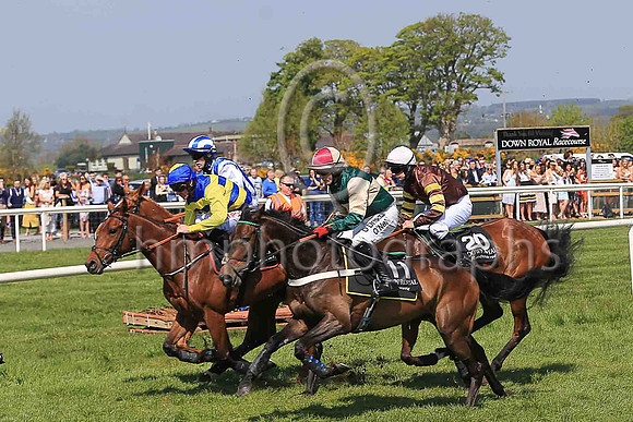 08th Hatters Hero and M A Enright ( 11 , dark green and beige hoop ) Trainer - E P Harty , Owner - Hatters Partnership
