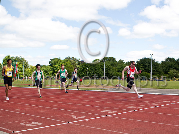Jason Smith of City of Derry Spartans crosses the line to break the NI 100m record in 10:32 seconds - FT8E0654-e3a4j