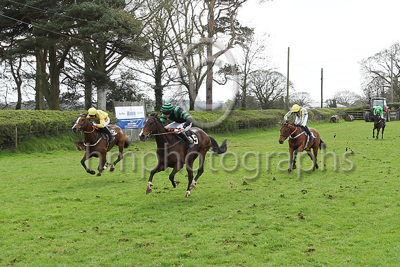 01st YEAH MAN and J W Hendrick ( 45 , BLACK,emerald green epaulettes; black  emerald green hooped sleeves; black  emerald green hooped cap ) Trainer: Cormac Doyle , Owner : Partnership Monbeg Farm Ra